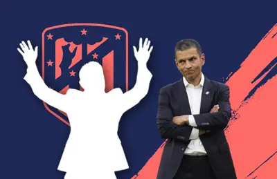 Silueta de entrenador alzando las manos y Jaime Lozano/ Foto Wallpaper Abyss.