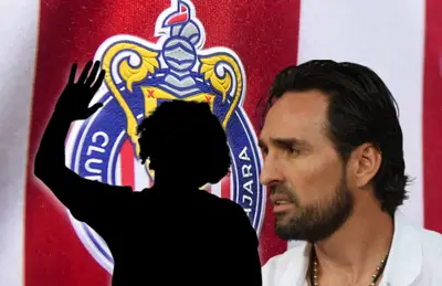 Silueta de futbolista y Gerardo Espinoza/Foto Chivas.