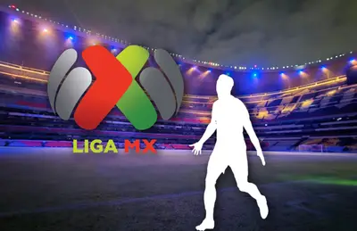 Silueta de futbolista y logo de Liga MX./Foto Donde Sea Pero Con Ella.