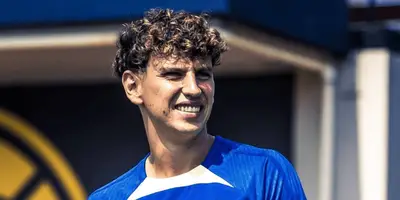 Tras el 2 a 0, el defensor chileno ingresó al terreno de juego