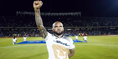 Tras haber sido arrestado en la ciudad de Barcelona, la esposa de Alves, Joana Sanz, le mandó un mensaje de apoyo a su esposo