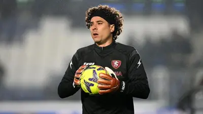 Tras la recuperación del arquero italiano de la Salernitana, Luigi Sepe, parece que el mexicano Guillermo Ochoa podría quedarse en la banca.