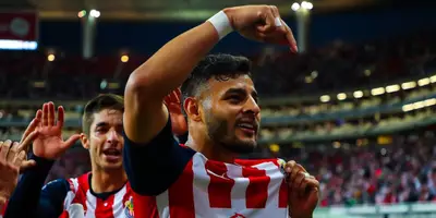 Tras ocho semanas de recuperación, el delantero de Chivas podría volver a la cancha contra el América