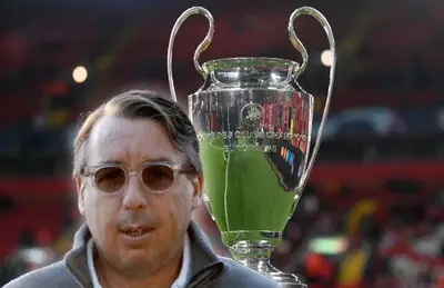 Trofeo de la Champions League y Emilio Azcárraga/ Foto CNN.