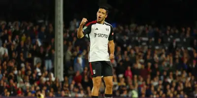 Una de las mejores jugadas y de nueva cuenta aparece Raúl Jiménez con el Fulham, casi marca.