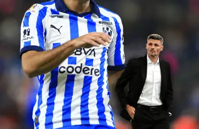 Uniforme de Rayados y Fernando Ortiz/Foto Sportsmedia