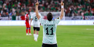 Uno de los elementos que más interés genera en Europa es Santi Giménez por sus goles.