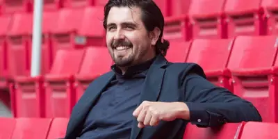 Uno de los errores en la época reciente para las Chivas cortesía de Amaury Vergara.