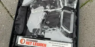 Uno de los jugadores aztecas en Países Bajos fue reconocido como el jugador del mes, pero el reconocimiento le duro poco tras caer al suelo