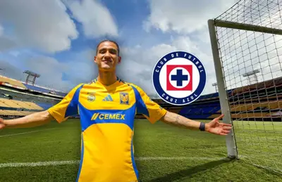 Uriel Antuna de brazos abiertos y logo de Cruz Azul/Foto XEVT.