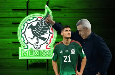 Uriel Antuna y Javier Aguirre levantando pulgar/Foto Ebay.