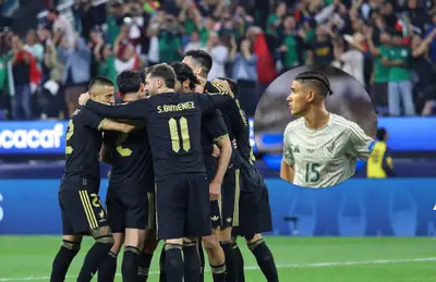 Uriel Antuna y jugadores de Selección Mexicana/ Deportrece.