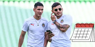 Vega y Antuna reconociendo cancha en pre partido con Chivas. Foto: Mediotiempo