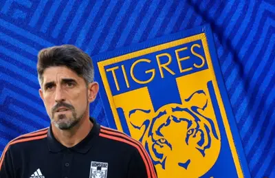 Veljko Paunovic y escudo de Tigres/ Foto Kobrex.