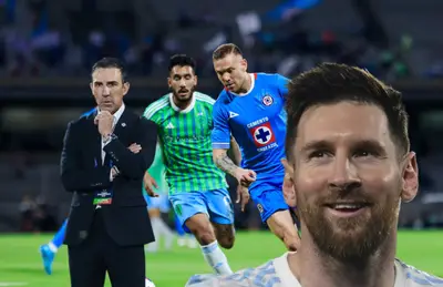 Vicente Sánchez, Lionel Messi y jugadores disputando balón/ Foto Cruz Azul.