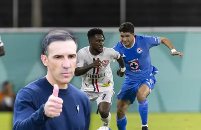 Vicente Sánchez y elementos disputando balón/ Foto Adrenalina.