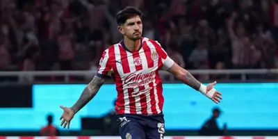 Víctor Guzmán festejando su gol en Chivas / FOTO RÉCORD
