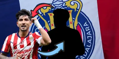 Víctor Guzmán junto a futbolista incógnito / FOTO 90 MIN