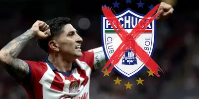 Víctor Guzmán junto al escudo del Pachuca / FOTO YAHOO NOTICIAS