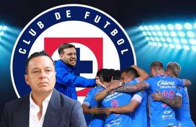 Víctor Velázquez, Martín Anselmi y jugadores de Cruz Azul abrazados/Foto Youtube.