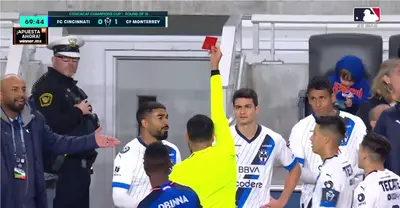 VIDEO | Grave error de Aguirre, lo expulsan y Rayados en desventaja vs Cincinnati