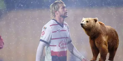 VIDEO | ¿Para eso lo trajeron? El oso del gringo Cowell, era el empate de Chivas