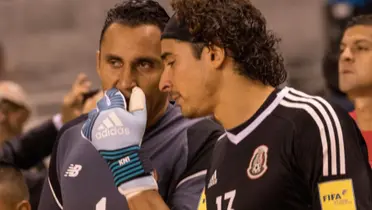 Guillermo Ochoa y Keylor Navas durante el cotejo México vs. Costa Rica / Foto: Mediotiempo