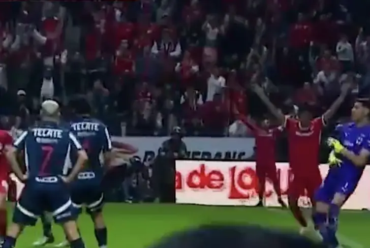 El festejo de Jesús Gallardo en el gol de Paulinho / FOTO TUDN