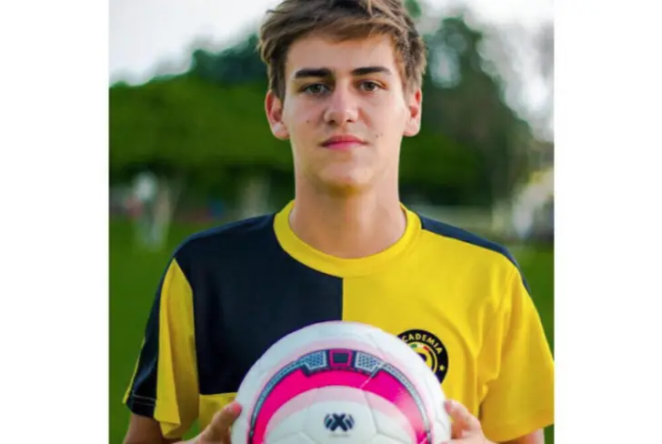 Fernando Corvera con el jersey de la academia del Borussia Dortmund / FOTO Facebook