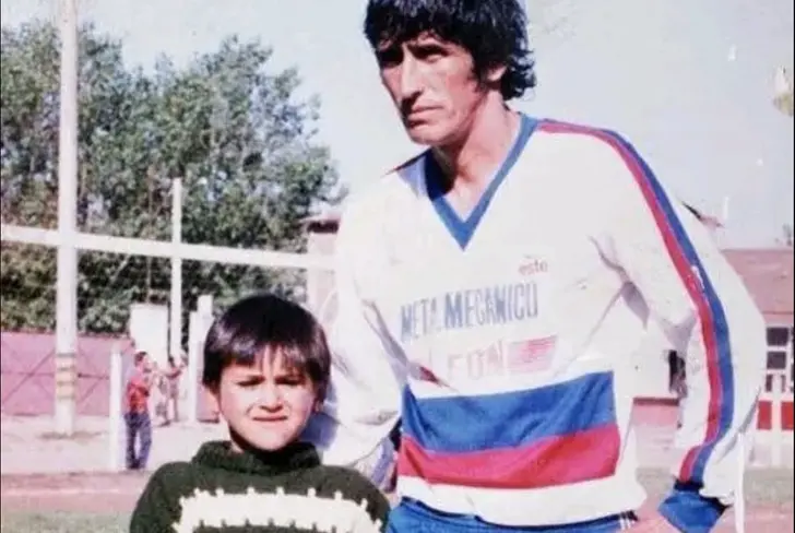 Humberto Suazo al lado de su padre / FOTO X