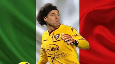 Guillermo Ochoa y al fondo la bandera de Italia / Foto Getty