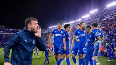 Martín Anselmi y jugadores de Cruz Azul/ Foto Fútbol Total.