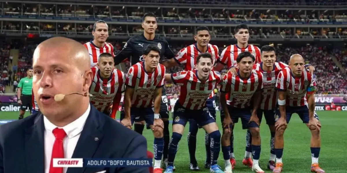 Adolfo Bautista junto a futbolistas de Chivas / FOTO BESOCCER