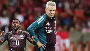 Aguirre en partido, foto de Yahoo, con Quiñones al frente