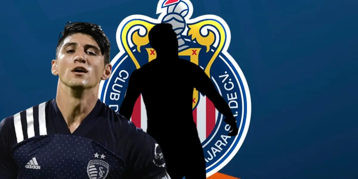 Alan Pulido junto a futbolista incógnito / FOTO JUAN FÚTBOL