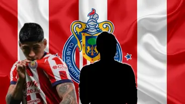 Alan Pulido junto a futbolista incógnito / FOTO RÉCORD