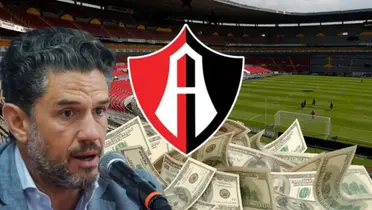 Alejandro Irarragorri junto a escudo del Atlas / FOTO NOTITIA CRIMINIS