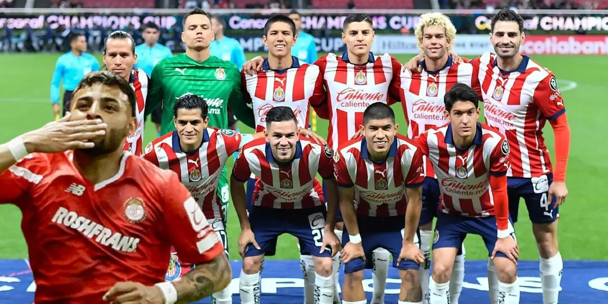 Alexis Vega junto a la alineación de Chivas / FOTO EFE