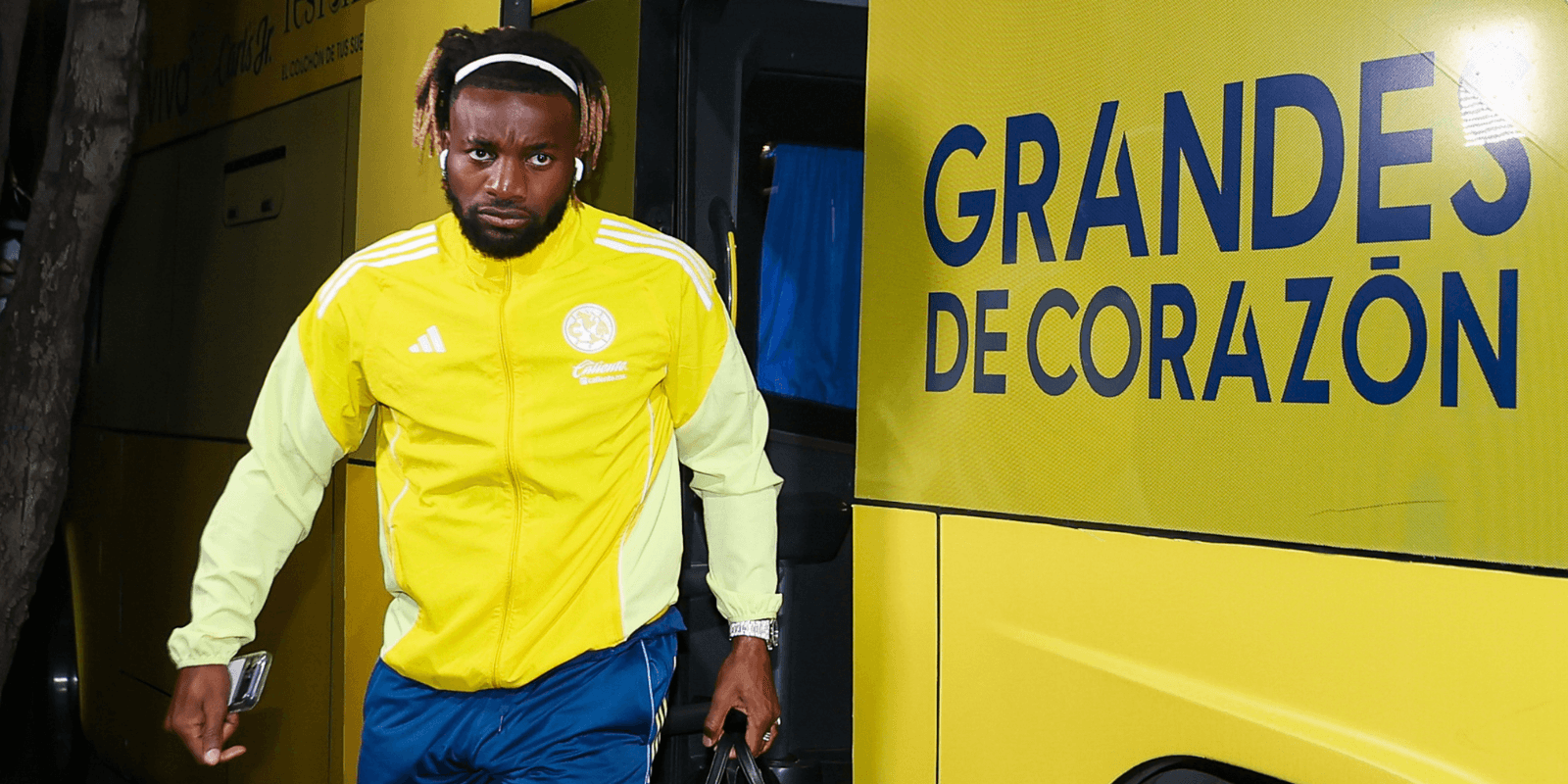 Allan llegando a partido. Foto: Club América