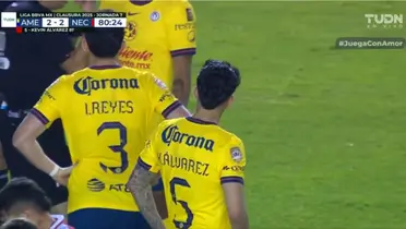 Álvarez tras ser expulsado. Captura de TUDN