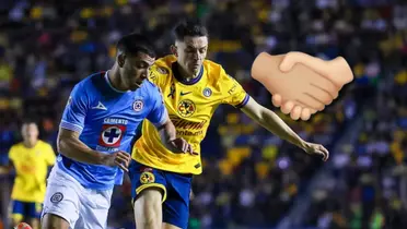 Álvaro Fidalgo y Erik Lira disputando balón, emoji a su lado/ Foto D10sports.