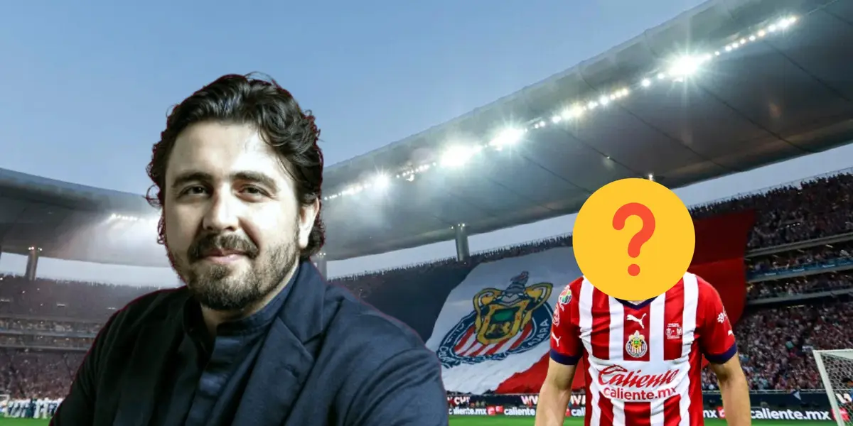 Amaury Vergara feliz y a su lado un futbolista de Chivas con el rostro tapado/ Foto Chivas