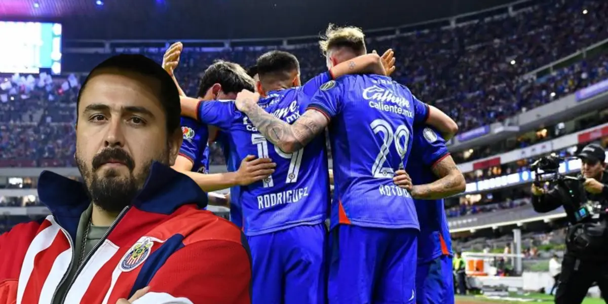 Amaury Vergara junto a jugadores de Cruz Azul / FOTO MEXSPORT