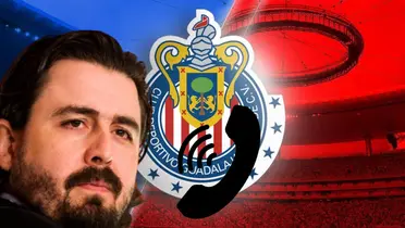 Amaury Vergara junto al escudo de Chivas / FOTO MEDIOTIEMPO