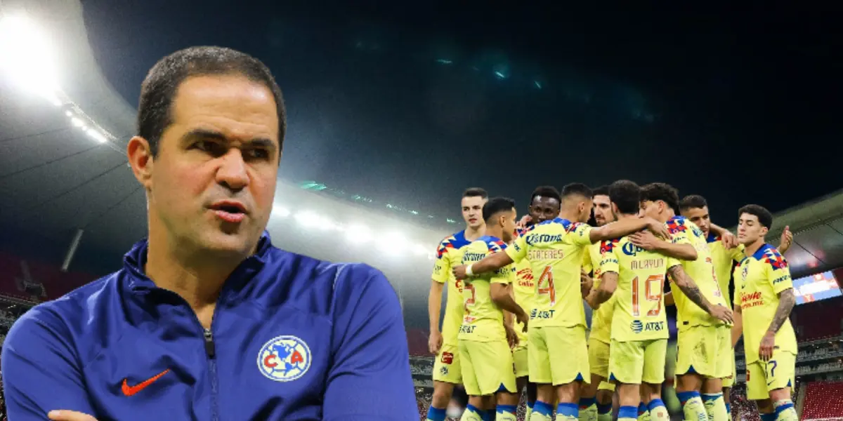 André Jardine de brazos cruzados y jugadores del América / Foto Fútbol Total.