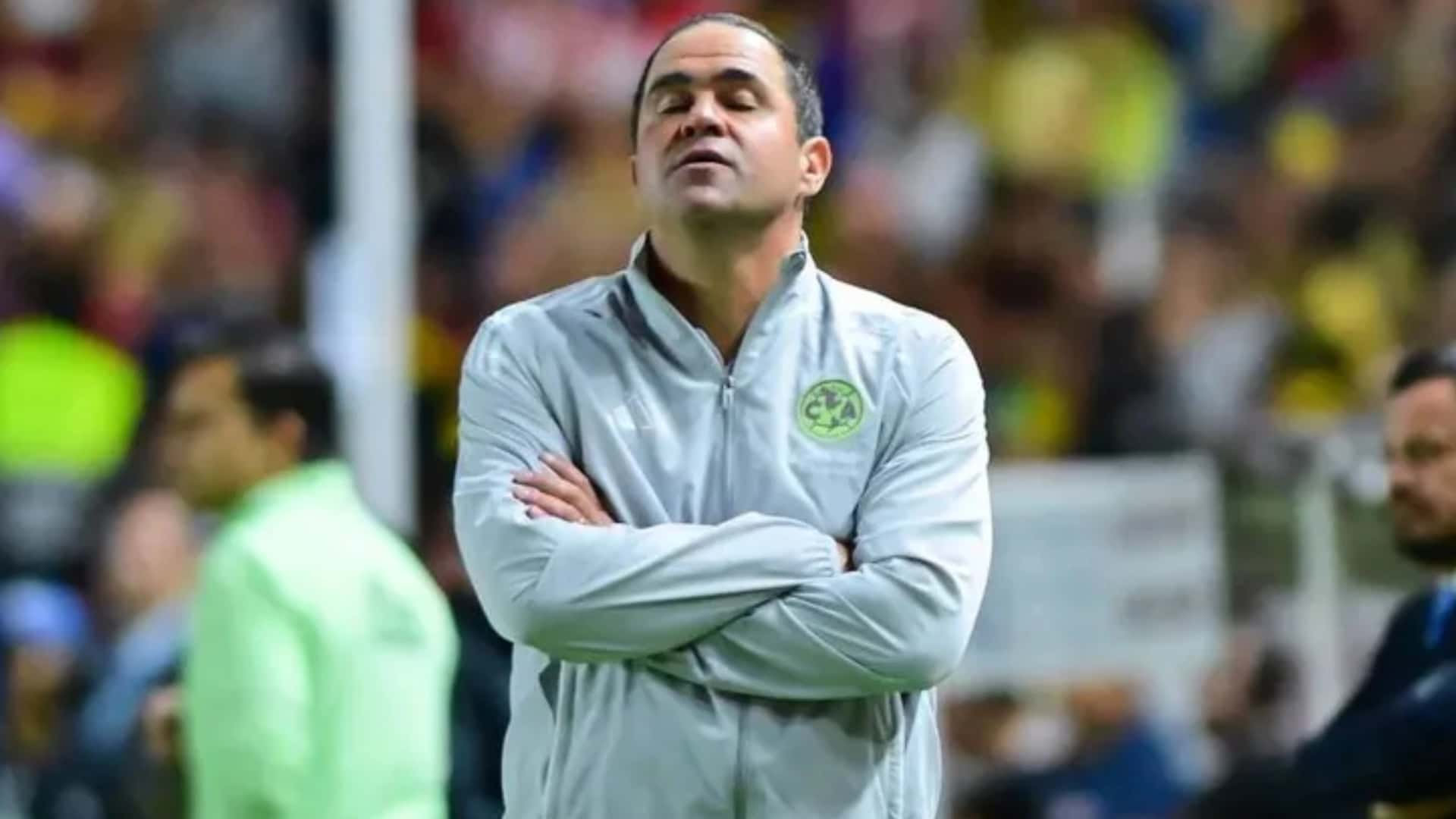 André Jardine dirigiendo al Club América