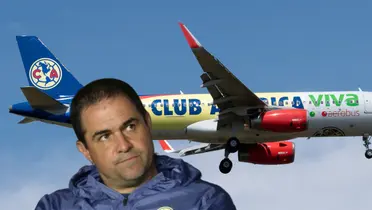 André Jardine y avión del América/Foto JetPhotos.