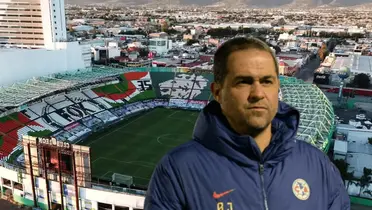 André Jardine y estadio de León de fondo/ Foto Foy Fiera.