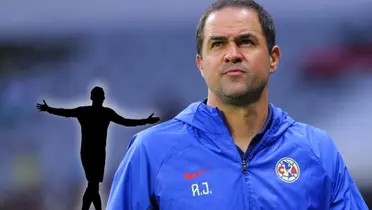 André Jardine y silueta de futbolista/ Foto Onda Cero.