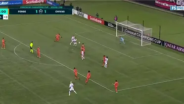 Antes del descanso, se puso bueno el partido y las Chivas se van con ventaja.